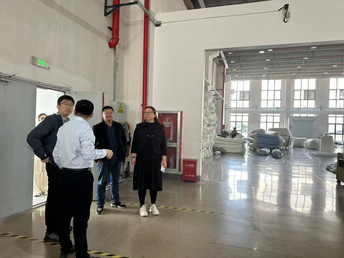 清华大学校友总会副秘书长董吉男莅临超凡国际新材考察指导