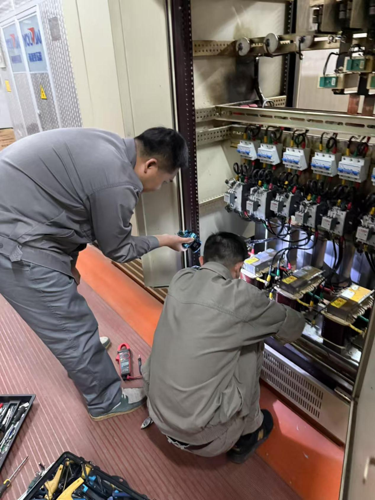 钱江商城开展高配间用电安全专项检查工作