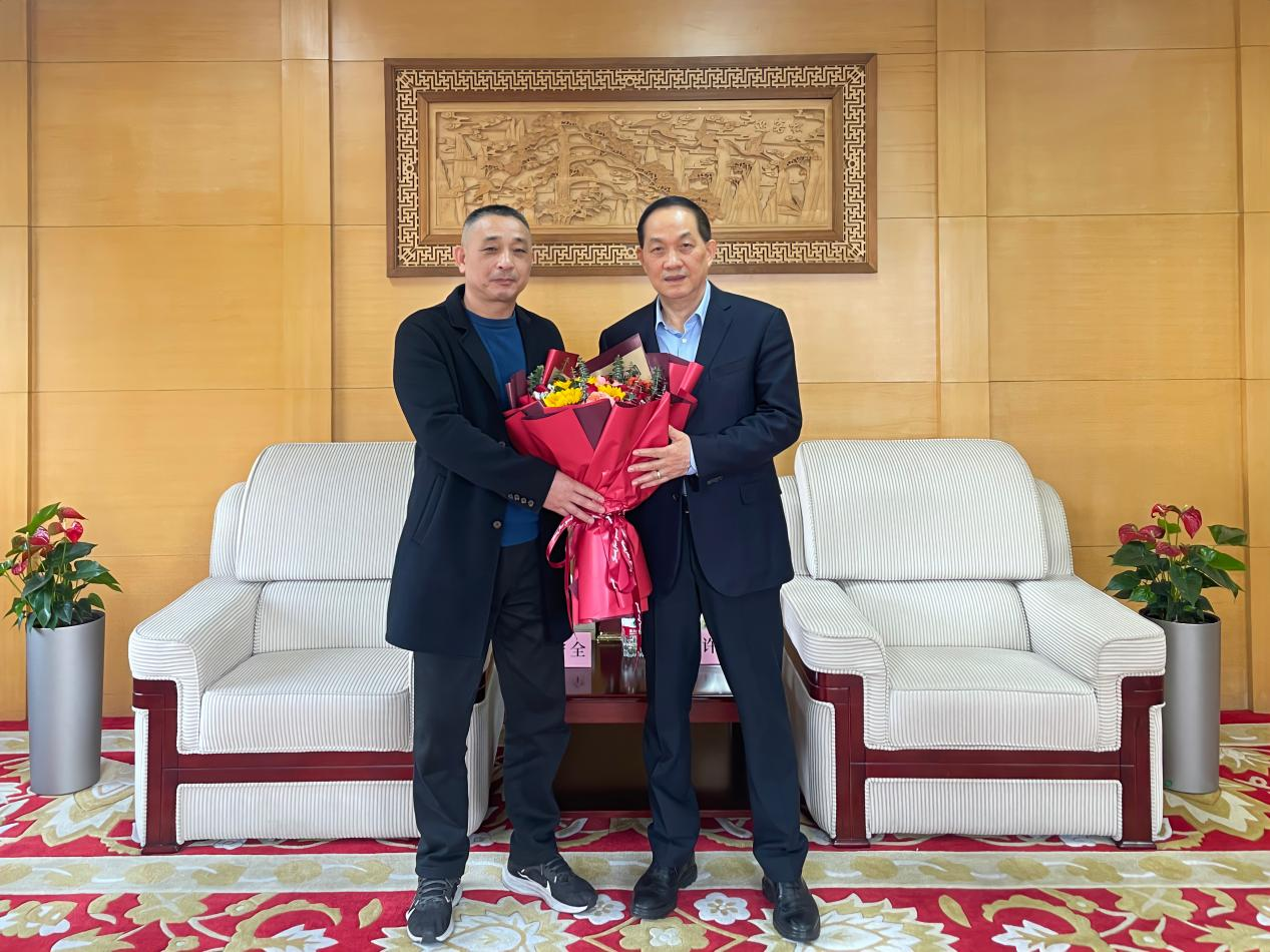 王守全主任慰问省级劳模许荣根——区总工会领导赴浙江超凡国际集团开展新春走访慰问活动