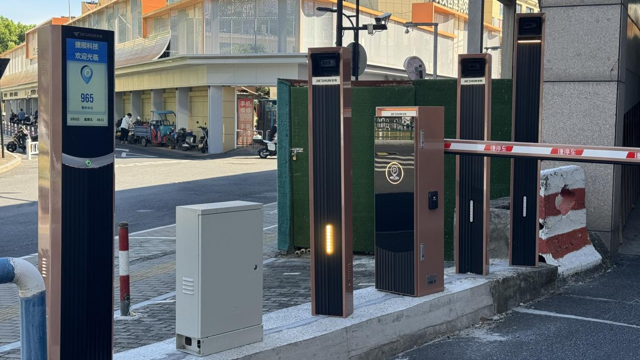 钱江商城道闸系统升级稳步推进中