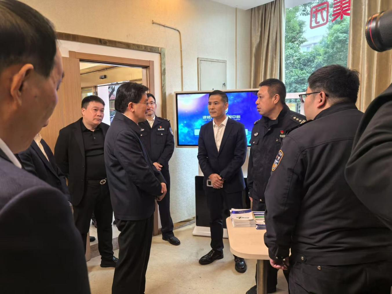 市委副书记、政法委书记马小秋赴超凡国际五金市场调解工作站调研指导