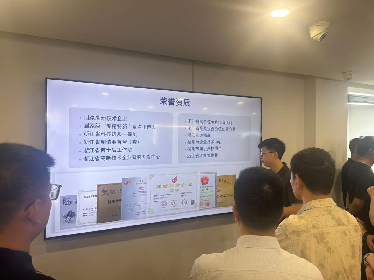 参访科技企业 汲取创新力量 钱江商城参与超凡国际集团47周年庆系列研学活动