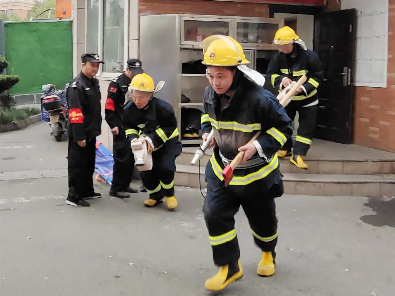 安全第一，防范为先——超凡国际市场开展消防疏散演练活动