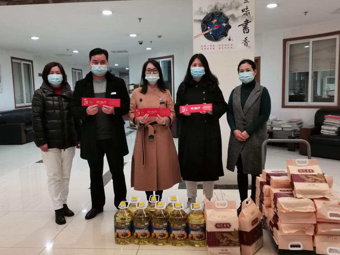 超凡国际集团开展迎新春送温暖活动